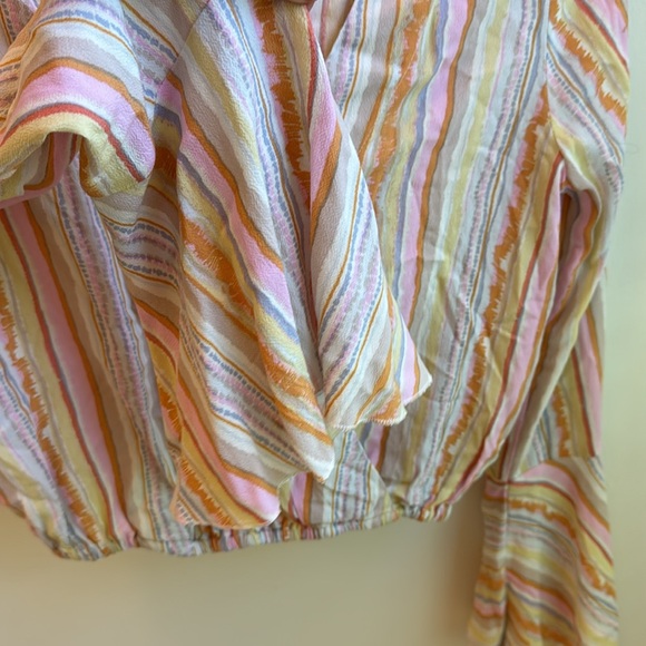 Crop Top by Chelsea and Violet, Bell sleeves - Picture 4 of 4